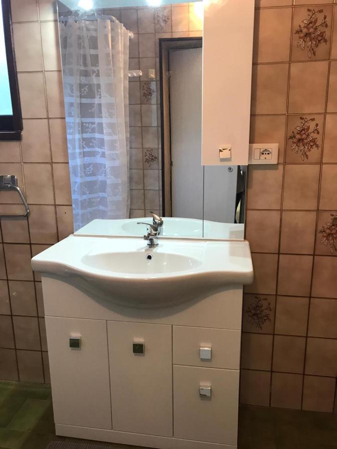 Villa Immersa Nel Verde A Lanzo D'Intelvi Luaran gambar